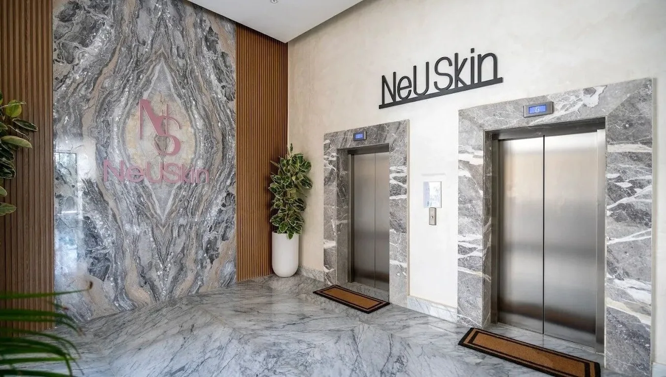 NeuSkin Clinic entrance and lobby, Al Malqa